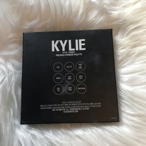 Kylie Cosmetics Makeup - Kylie eyeshadow palette Kylie Cosmetics Makeup - Kylie eyeshadow palette